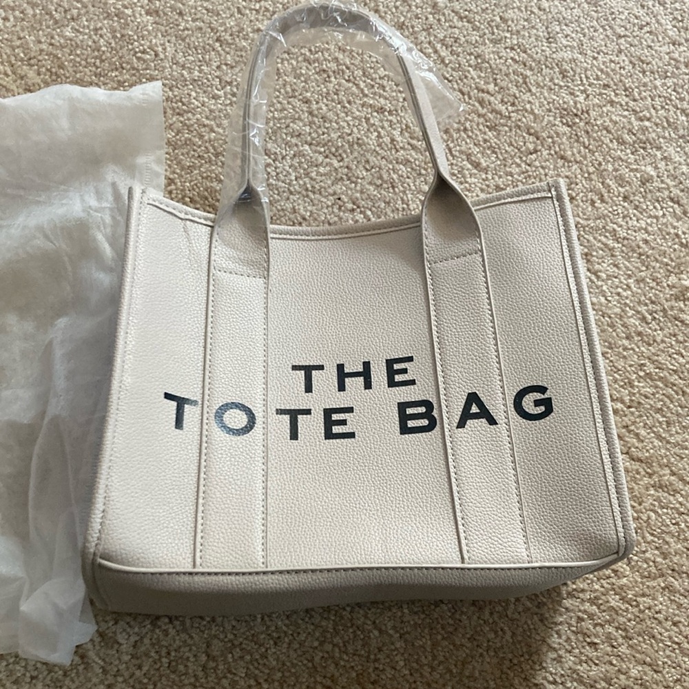 Amazon The Tote Bag